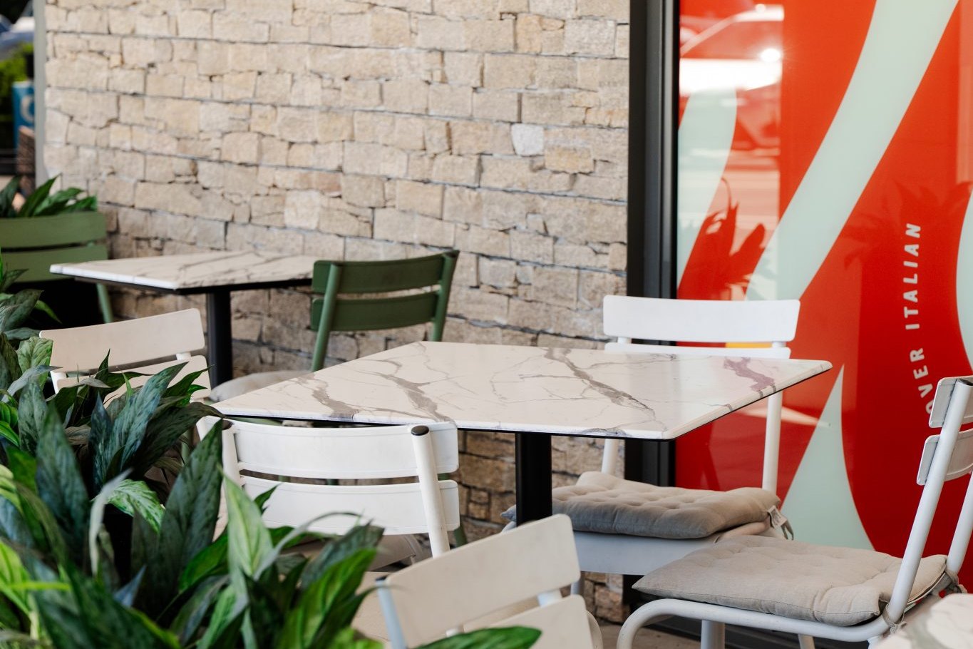 Alfresco seating at Mad Over Italian Hope Island